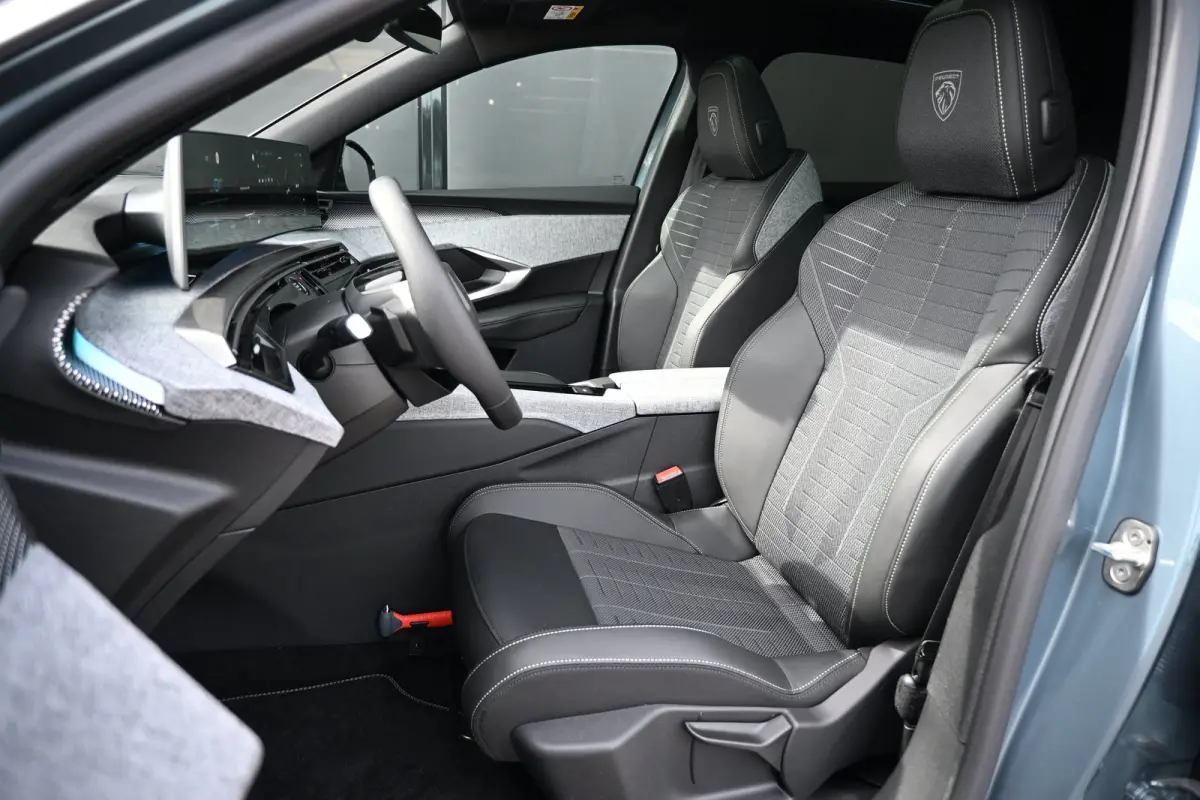 1.6 plug-in Hybrid 195 GT Exclusive Tot 8 Jaar Garantie! | Schuif-/Kanteldak | 7,4kW Lader | Adaptive Cruise | Dodehoek-Detectie | Keyless-Entry |