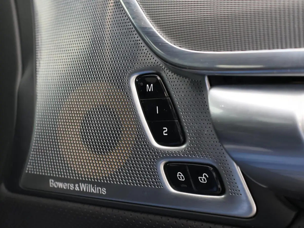 2.0 T8 AWD 390 PK R-DESIGN + BOWERS & WILKINS | HEAD-UP | ELEK. TREKHAAK | INSCRIPTION BURSTING BLUE METALLIC