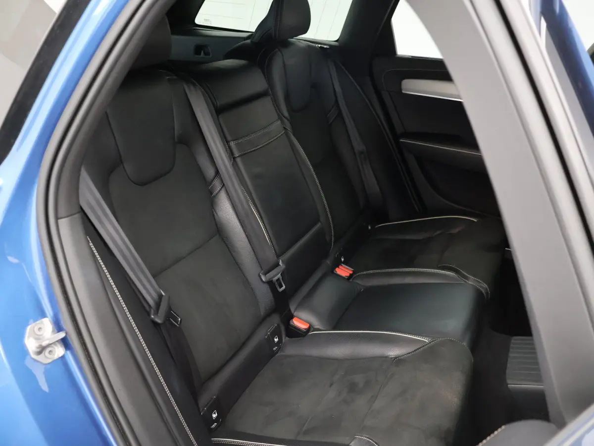 2.0 T8 AWD 390 PK R-DESIGN + BOWERS & WILKINS | HEAD-UP | ELEK. TREKHAAK | INSCRIPTION BURSTING BLUE METALLIC