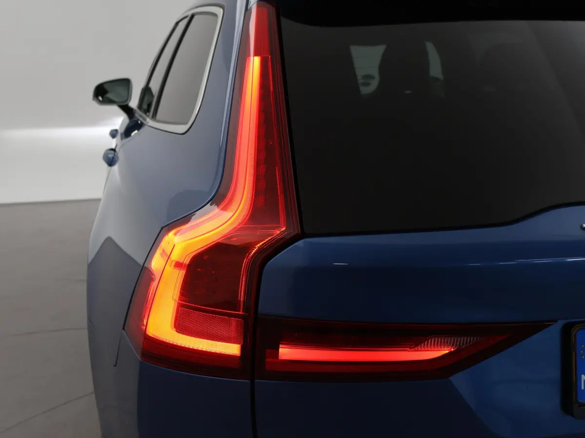 2.0 T8 AWD 390 PK R-DESIGN + BOWERS & WILKINS | HEAD-UP | ELEK. TREKHAAK | INSCRIPTION BURSTING BLUE METALLIC