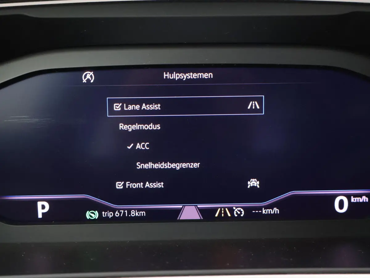 1.5 TSI ACT DSG R-LINE + PANORAMA | LEDER | VIRTUAL COCKPIT | MASSAGE | ADAPTIVE CRUISE