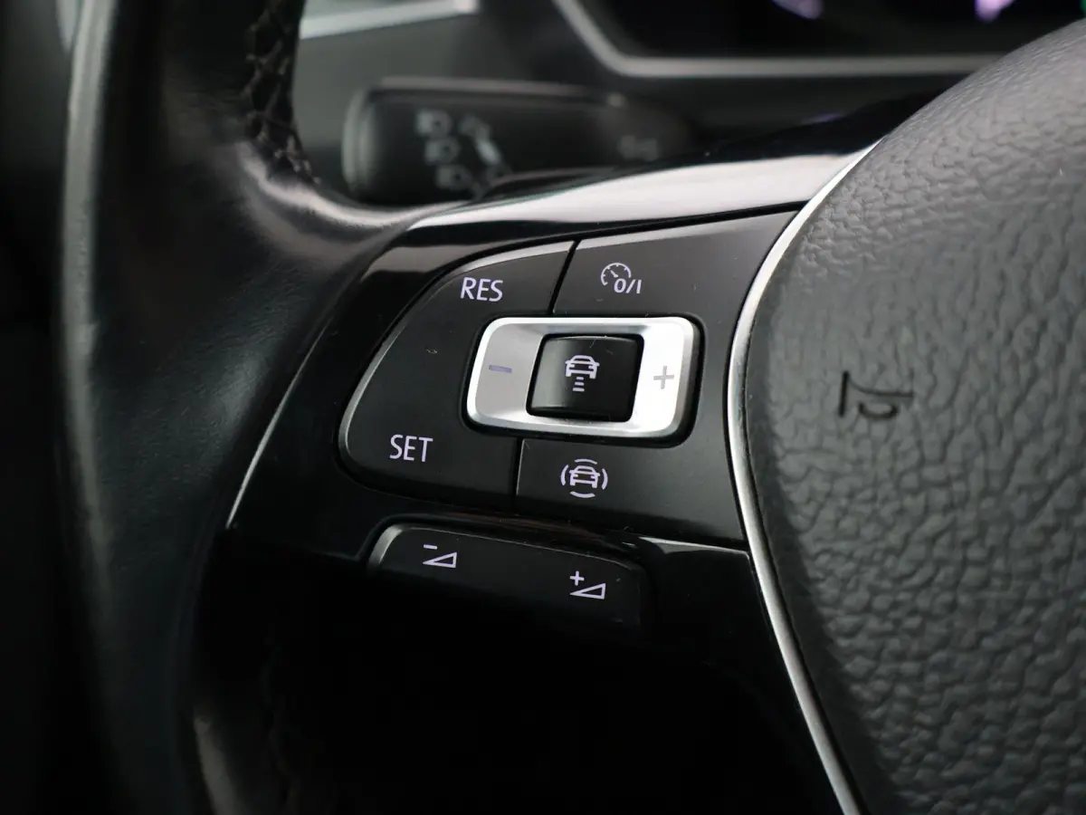 1.5 TSI ACT DSG R-LINE + PANORAMA | LEDER | VIRTUAL COCKPIT | MASSAGE | ADAPTIVE CRUISE