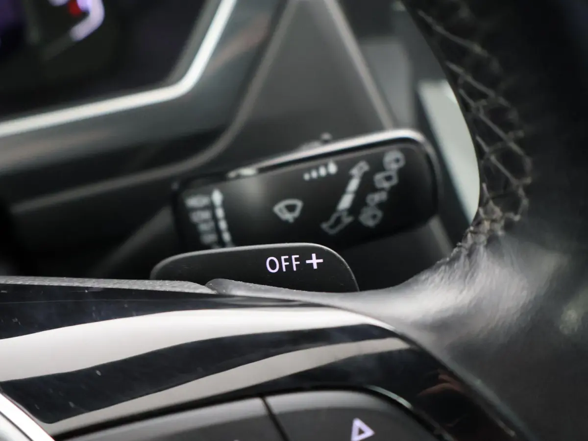 1.5 TSI ACT DSG R-LINE + PANORAMA | LEDER | VIRTUAL COCKPIT | MASSAGE | ADAPTIVE CRUISE