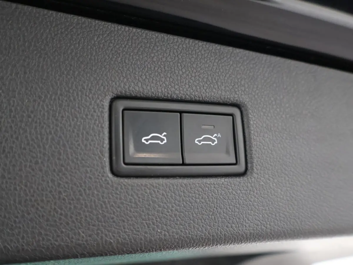 1.5 TSI ACT DSG R-LINE + PANORAMA | LEDER | VIRTUAL COCKPIT | MASSAGE | ADAPTIVE CRUISE