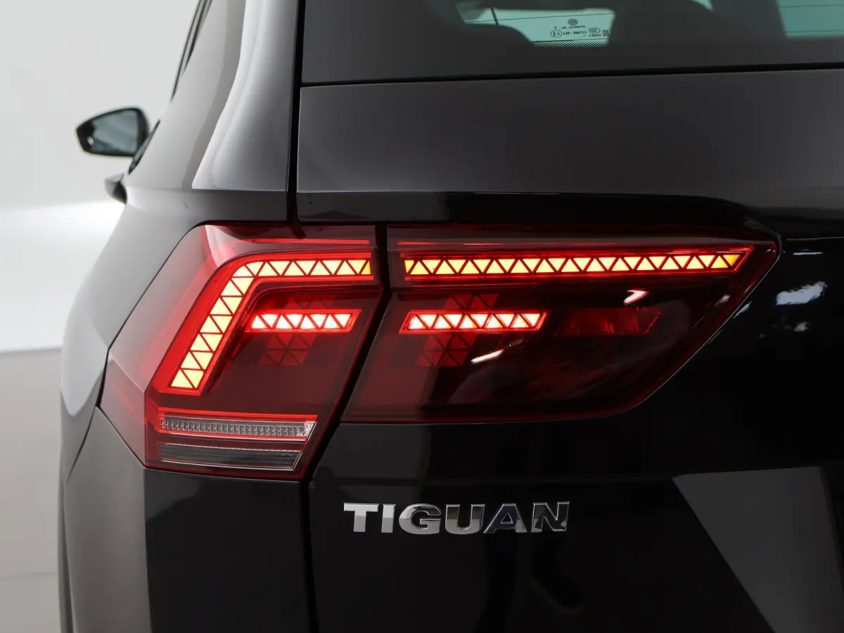 1.5 TSI ACT DSG R-LINE + PANORAMA | LEDER | VIRTUAL COCKPIT | MASSAGE | ADAPTIVE CRUISE
