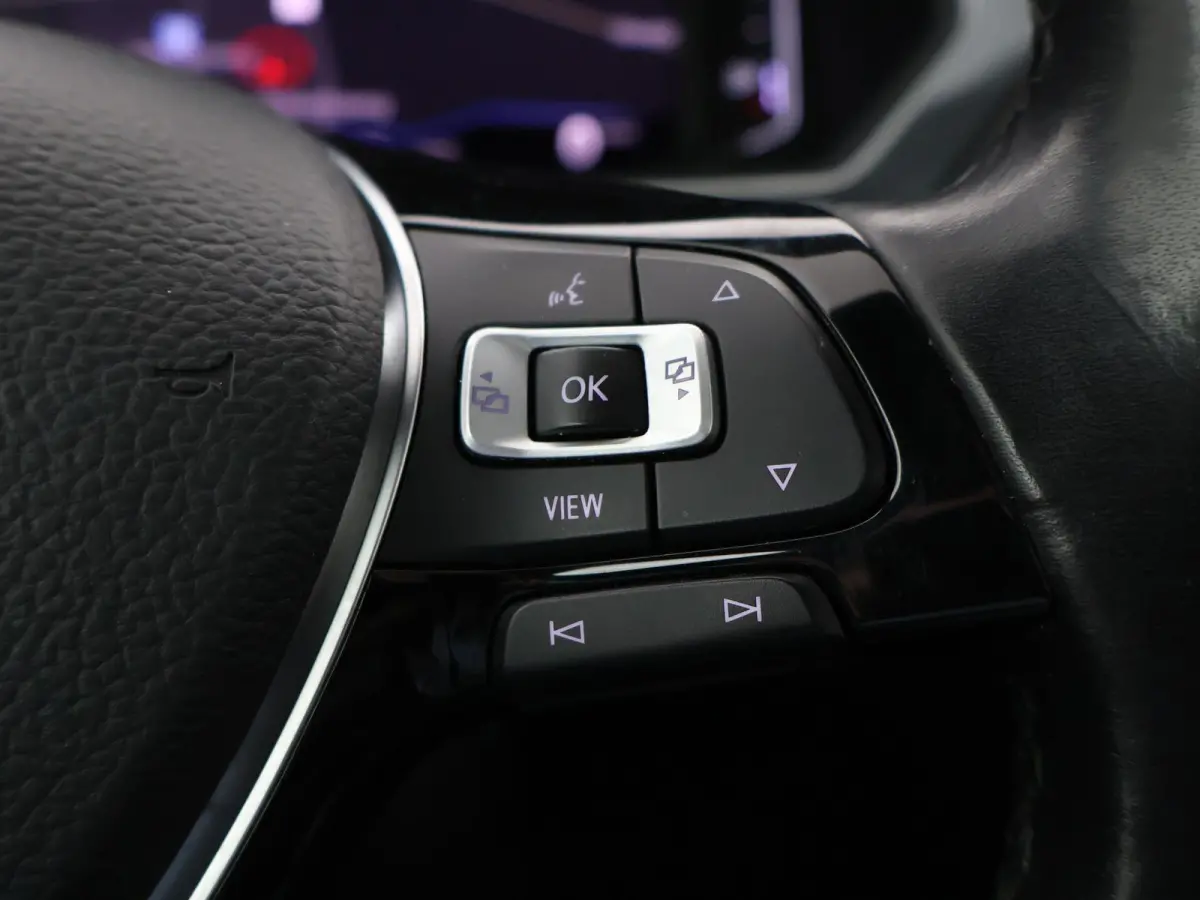 1.5 TSI ACT DSG R-LINE + PANORAMA | LEDER | VIRTUAL COCKPIT | MASSAGE | ADAPTIVE CRUISE