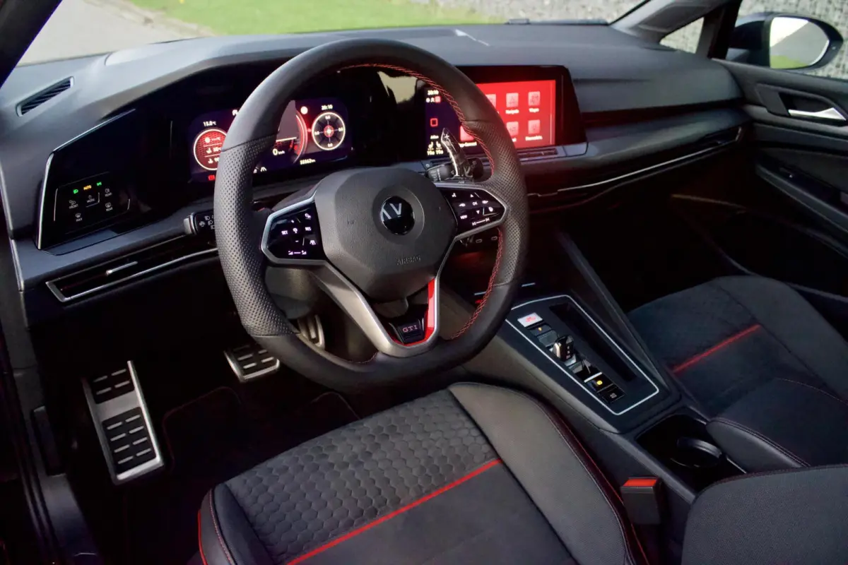 8 GTI Clubsport | Pano - Head Up - Camera