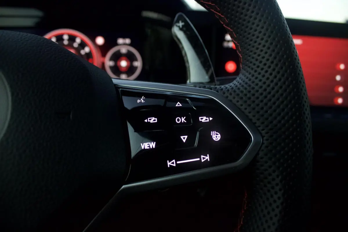 8 GTI Clubsport | Pano - Head Up - Camera
