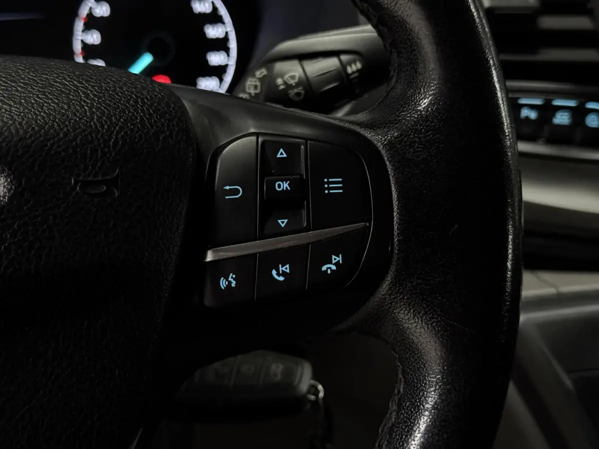 320 2.0 TDCI L2H1 Trend DC | CarPlay