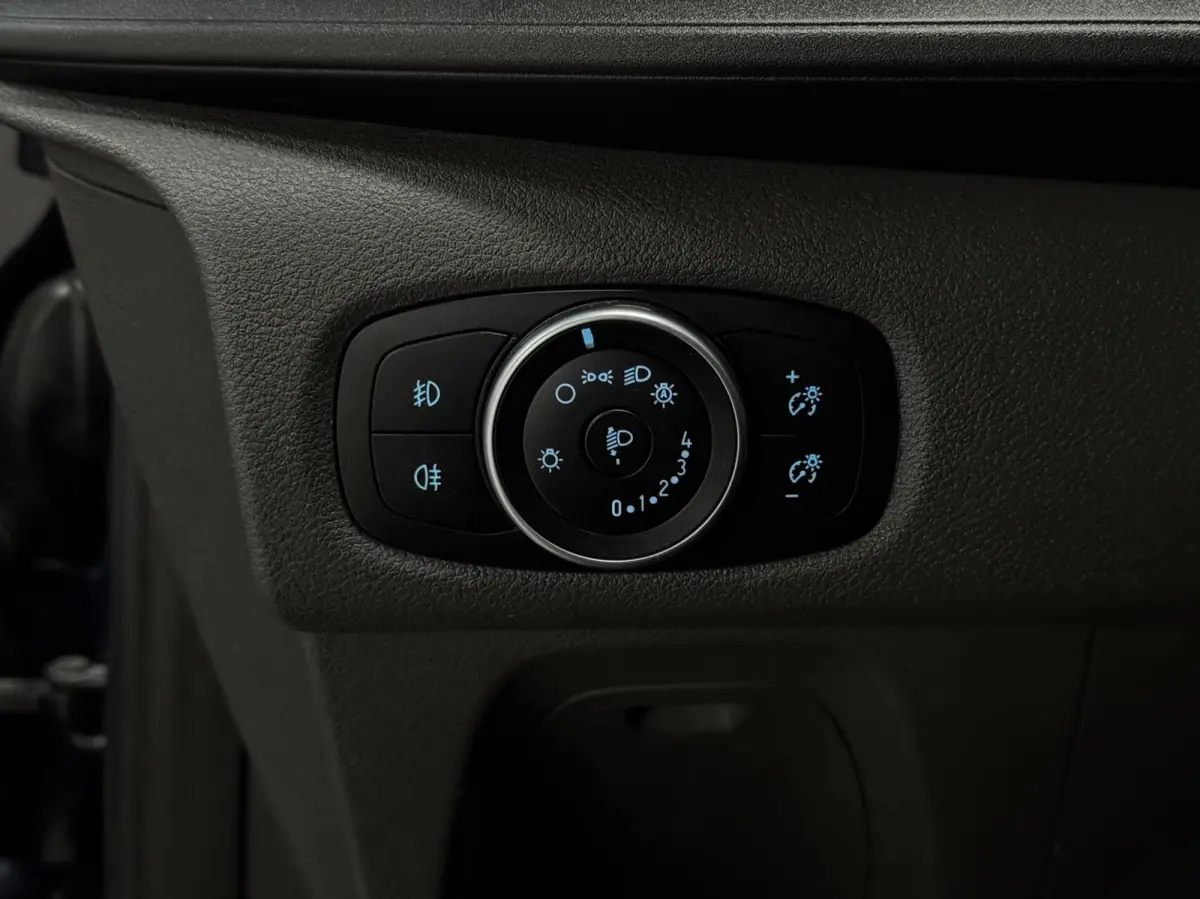 320 2.0 TDCI L2H1 Trend DC | CarPlay