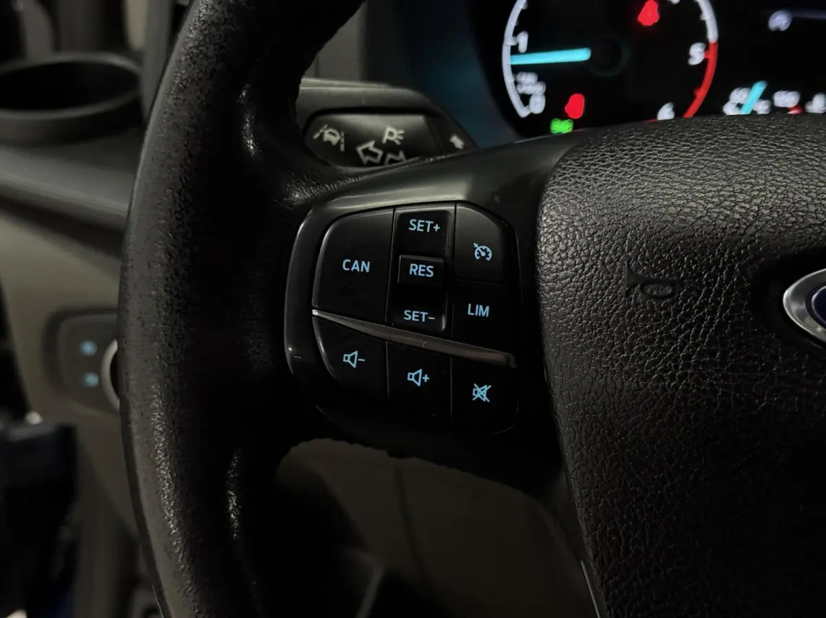 320 2.0 TDCI L2H1 Trend DC | CarPlay