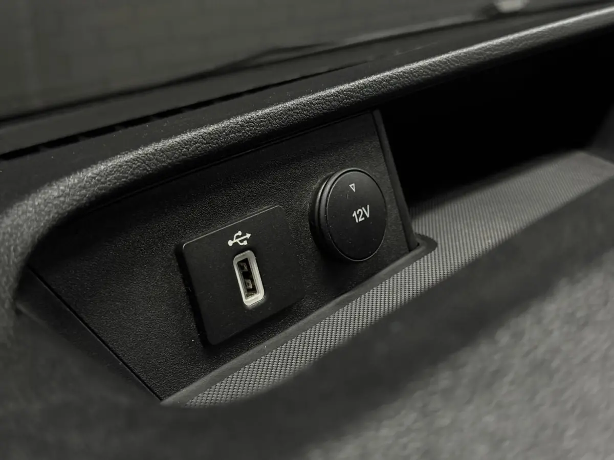 320 2.0 TDCI L2H1 Trend DC | CarPlay