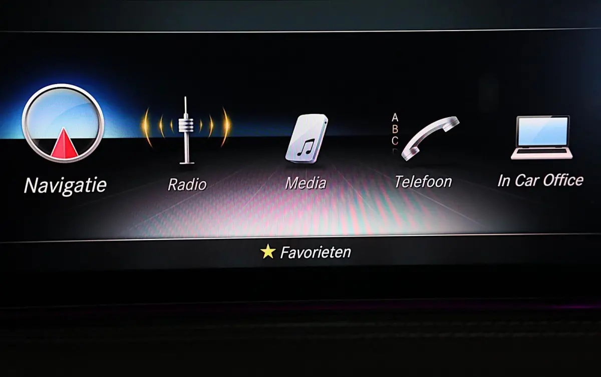 500 Lang AMG Line / Acc / Lane Assist / Dode Hoek / 360 Camera / Chauffeurspakket / Schermen / Pano / Led