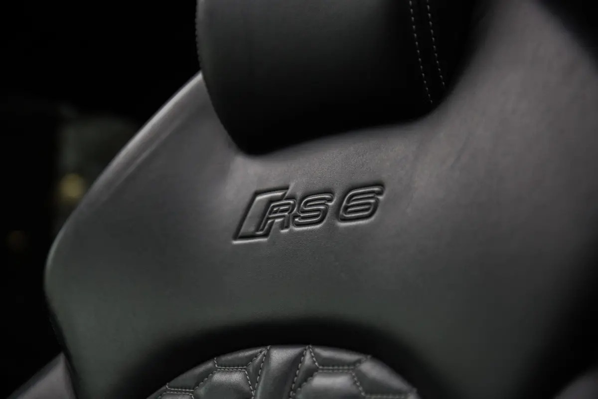 4.0 TFSI Quattro Performance , Milltek, Keramisch, Panoramadak, Carbon, Nachtzicht, Vol!