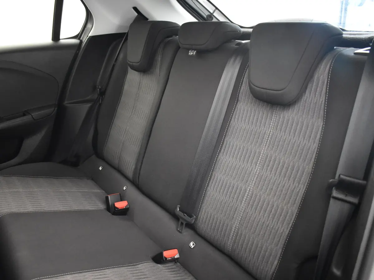 1.2 Edition Parkeersensoren achter | Airco | Cruise control | DAB | Apple carplay Android auto | 16"LMV