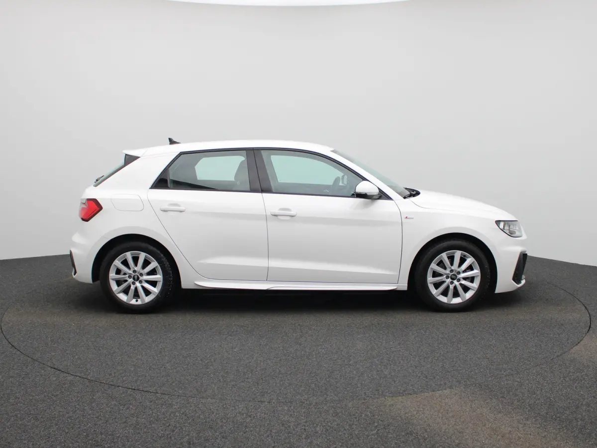 30 TFSI 110 PK | S-line | Apple Carplay | Android Auto | Stoelverwarming | Climate Control | Cruise Control | Lichtmetalen velgen |