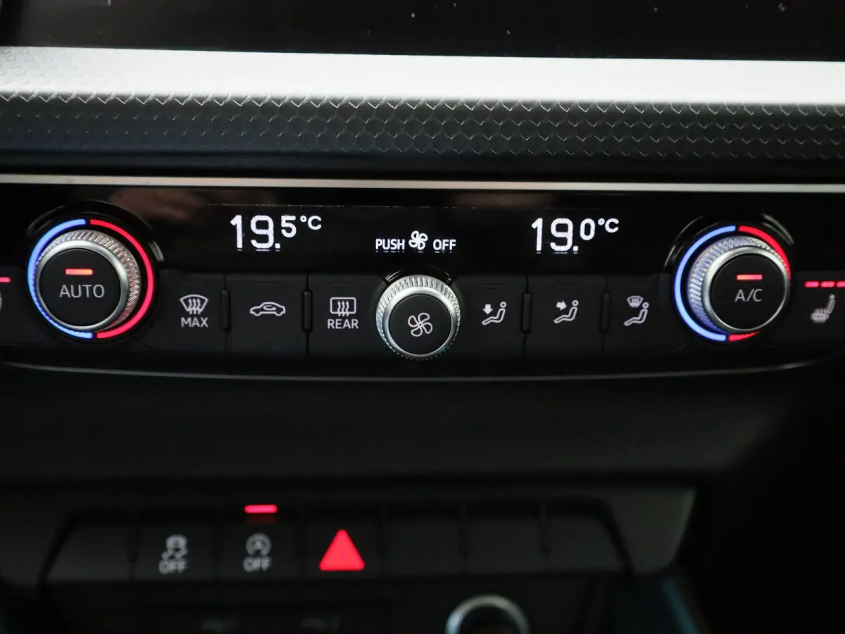 30 TFSI 110 PK | S-line | Apple Carplay | Android Auto | Stoelverwarming | Climate Control | Cruise Control | Lichtmetalen velgen |