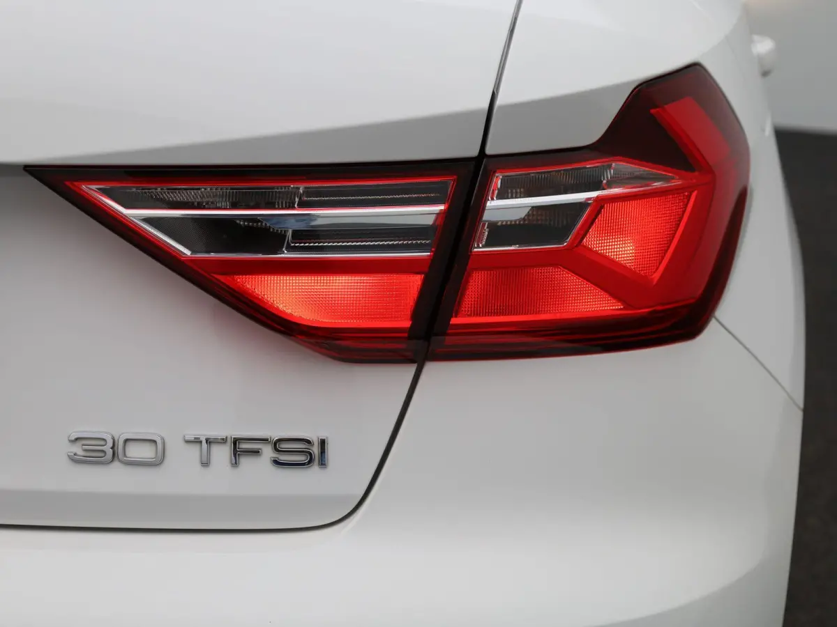 30 TFSI 110 PK | S-line | Apple Carplay | Android Auto | Stoelverwarming | Climate Control | Cruise Control | Lichtmetalen velgen |