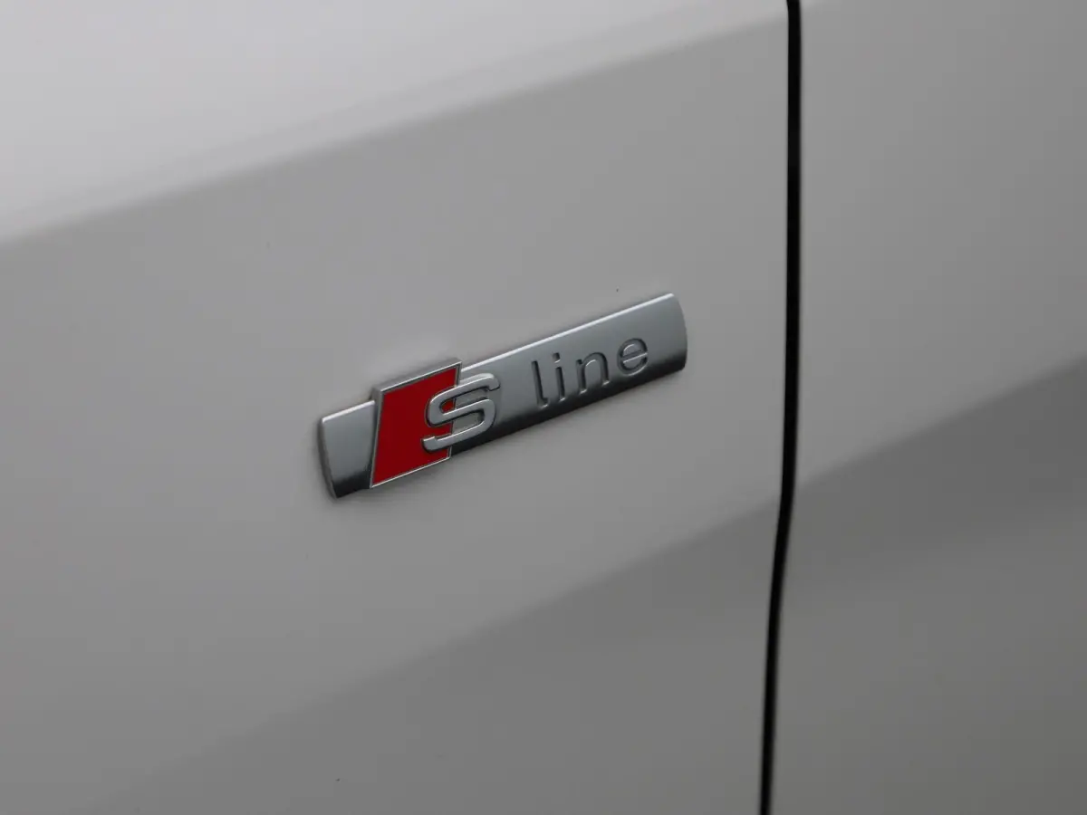 30 TFSI 110 PK | S-line | Apple Carplay | Android Auto | Stoelverwarming | Climate Control | Cruise Control | Lichtmetalen velgen |