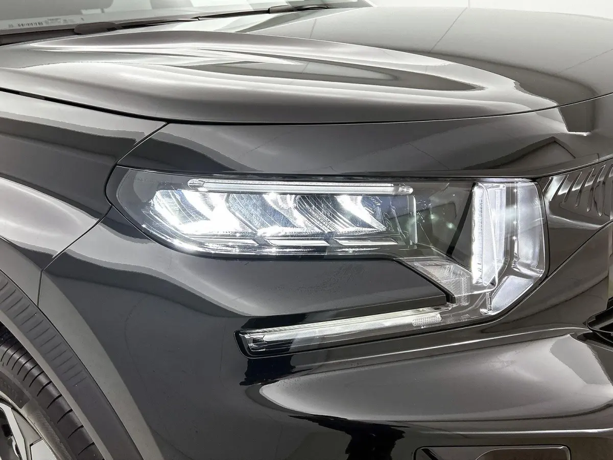SUV Plus Hybrid 145pk Automaat | Zeer lage kilometerstand! | Navigatie via draadloze Apple Carplay / Android Auto | Achteruitrijcamera | Climate Control | Cruise Control | Parkeersensoren | 