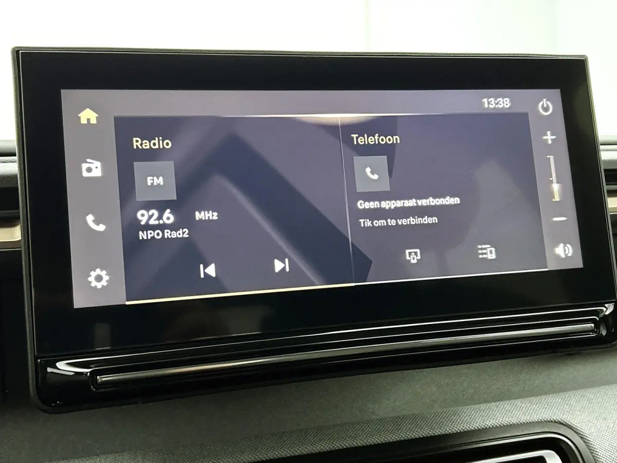SUV Plus Hybrid 145pk Automaat | Zeer lage kilometerstand! | Navigatie via draadloze Apple Carplay / Android Auto | Achteruitrijcamera | Climate Control | Cruise Control | Parkeersensoren | 