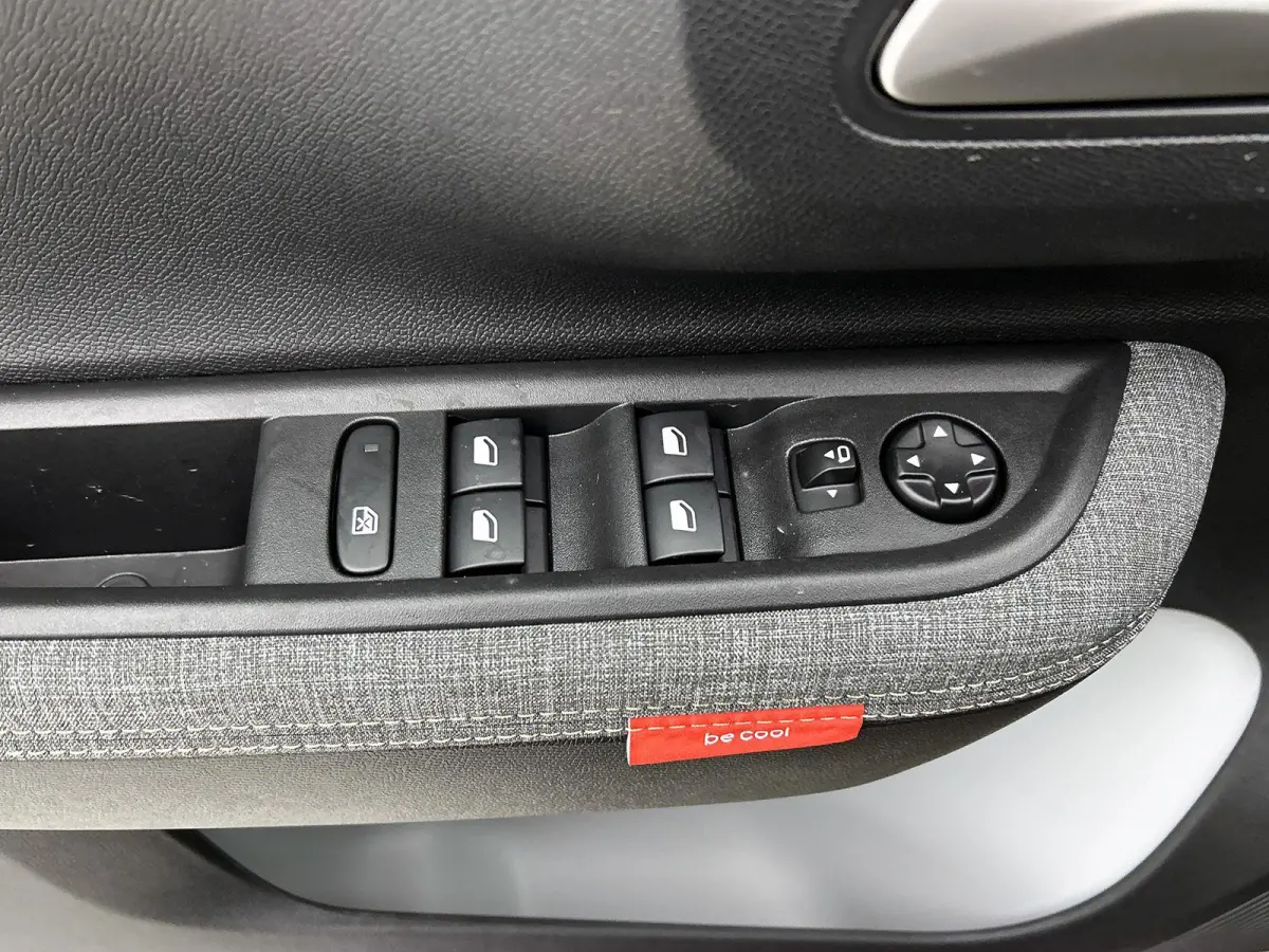 SUV Plus Hybrid 145pk Automaat | Zeer lage kilometerstand! | Navigatie via draadloze Apple Carplay / Android Auto | Achteruitrijcamera | Climate Control | Cruise Control | Parkeersensoren | 