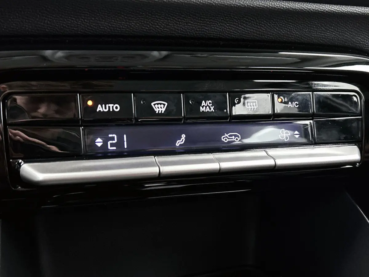 SUV Plus Hybrid 145pk Automaat | Zeer lage kilometerstand! | Navigatie via draadloze Apple Carplay / Android Auto | Achteruitrijcamera | Climate Control | Cruise Control | Parkeersensoren | 