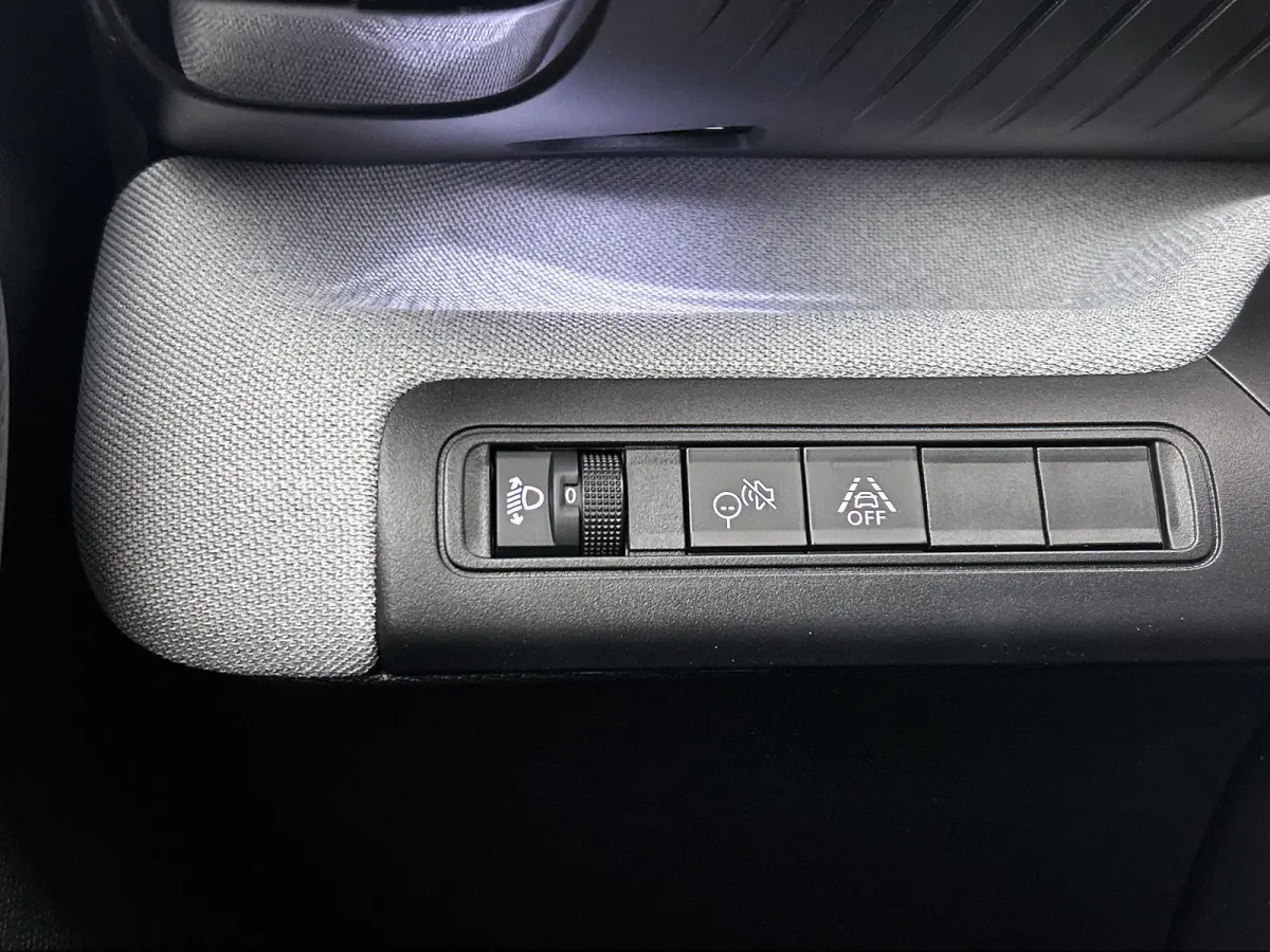 SUV Plus Hybrid 145pk Automaat | Zeer lage kilometerstand! | Navigatie via draadloze Apple Carplay / Android Auto | Achteruitrijcamera | Climate Control | Cruise Control | Parkeersensoren | 