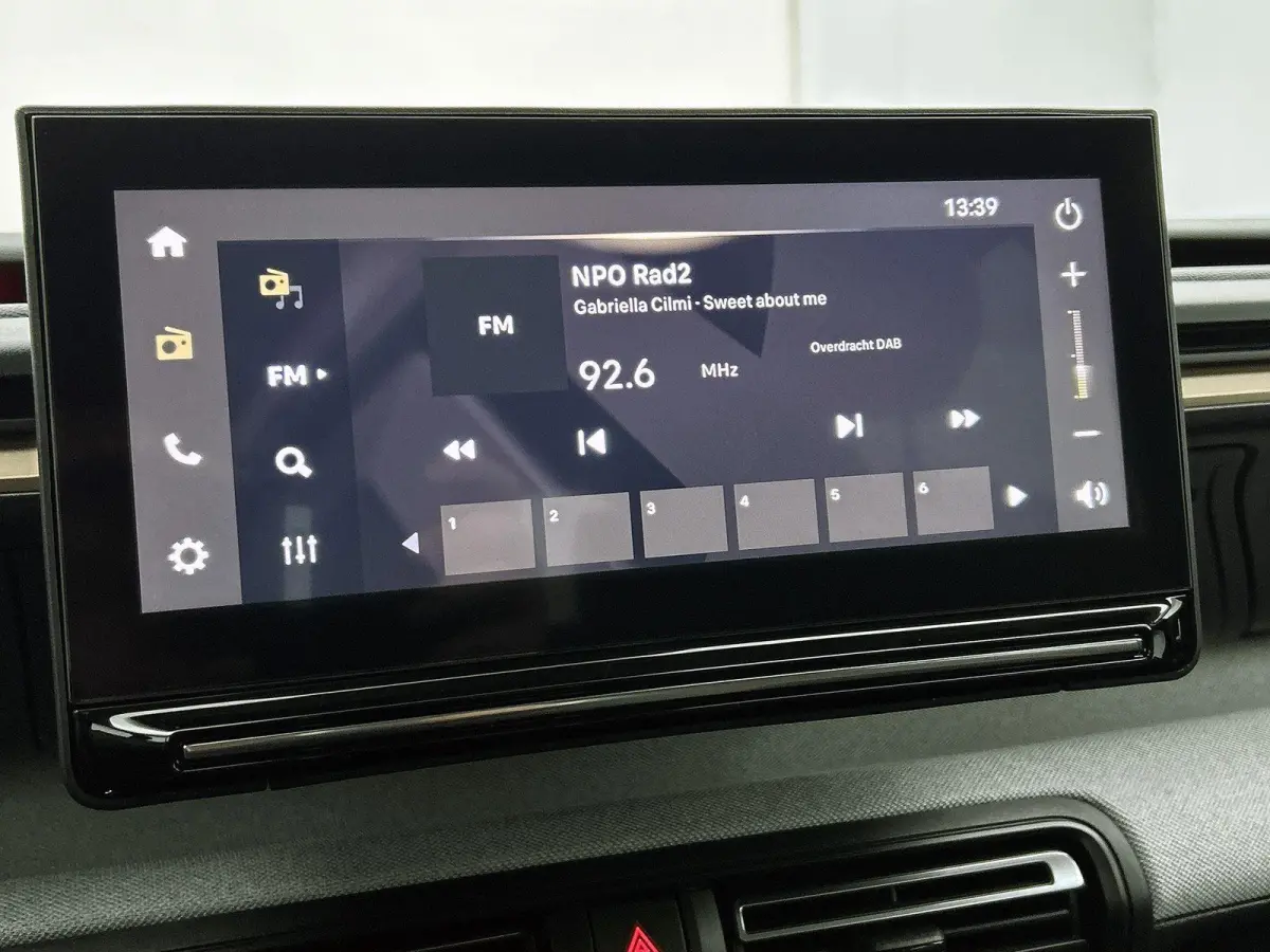 SUV Plus Hybrid 145pk Automaat | Zeer lage kilometerstand! | Navigatie via draadloze Apple Carplay / Android Auto | Achteruitrijcamera | Climate Control | Cruise Control | Parkeersensoren | 