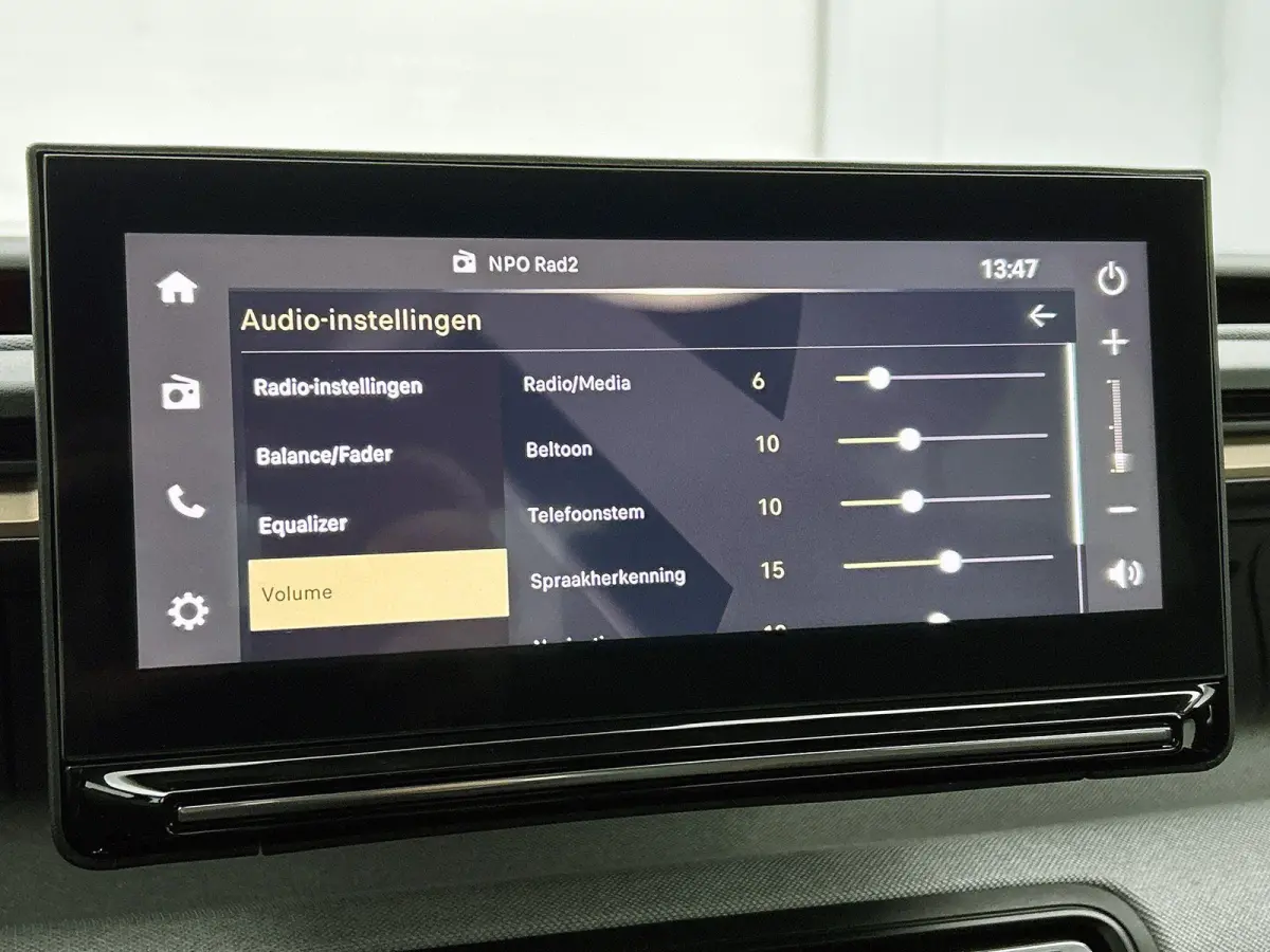 SUV Plus Hybrid 145pk Automaat | Zeer lage kilometerstand! | Navigatie via draadloze Apple Carplay / Android Auto | Achteruitrijcamera | Climate Control | Cruise Control | Parkeersensoren | 