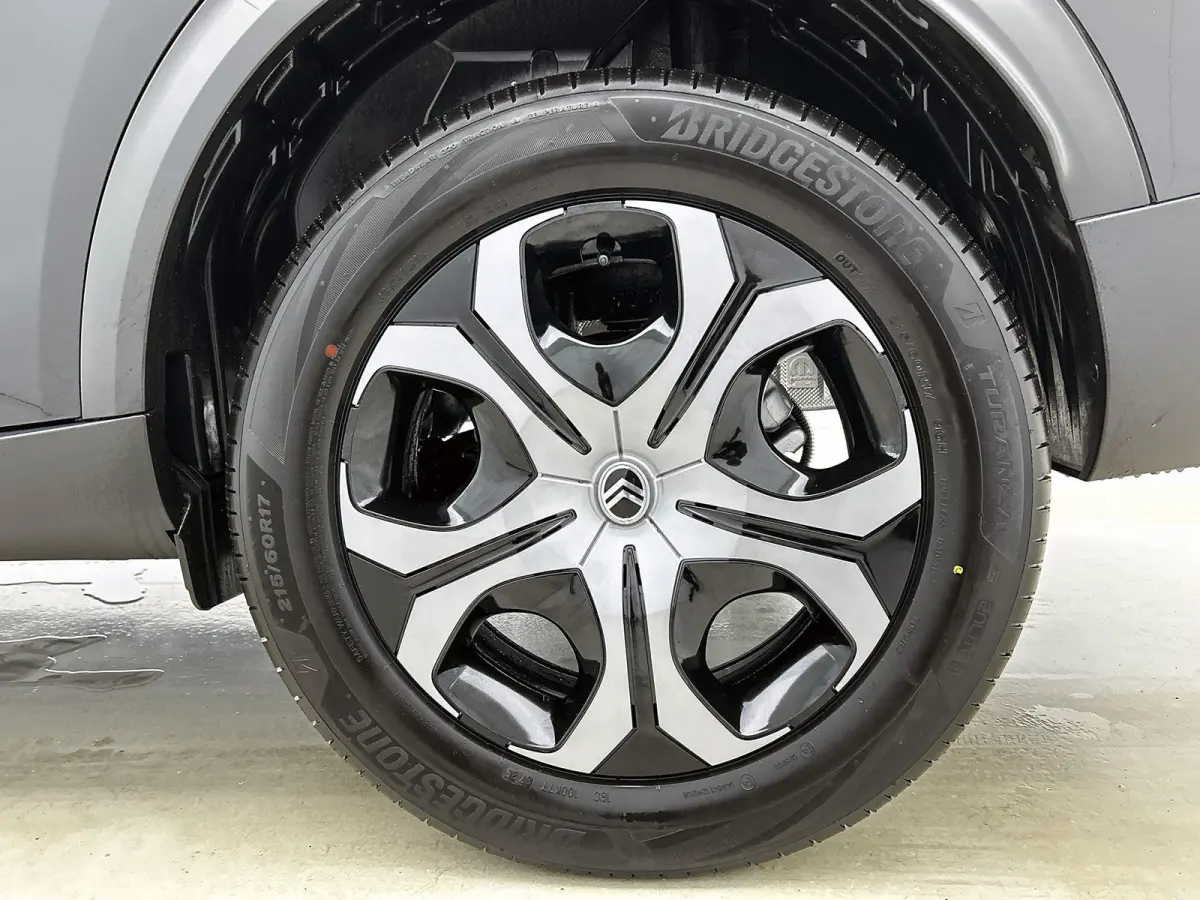 SUV Plus Hybrid 145pk Automaat | Zeer lage kilometerstand! | Navigatie via draadloze Apple Carplay / Android Auto | Achteruitrijcamera | Climate Control | Cruise Control | Parkeersensoren | 