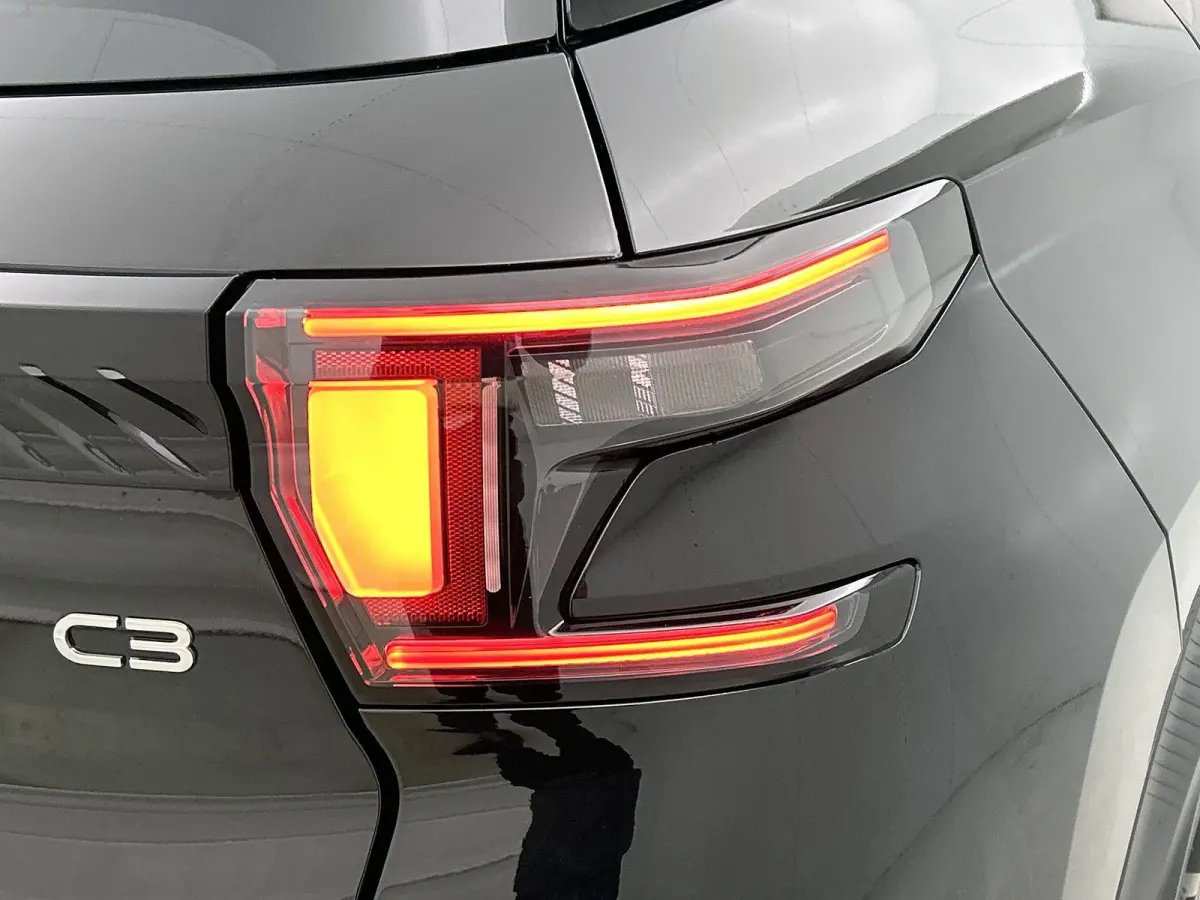 SUV Plus Hybrid 145pk Automaat | Zeer lage kilometerstand! | Navigatie via draadloze Apple Carplay / Android Auto | Achteruitrijcamera | Climate Control | Cruise Control | Parkeersensoren | 