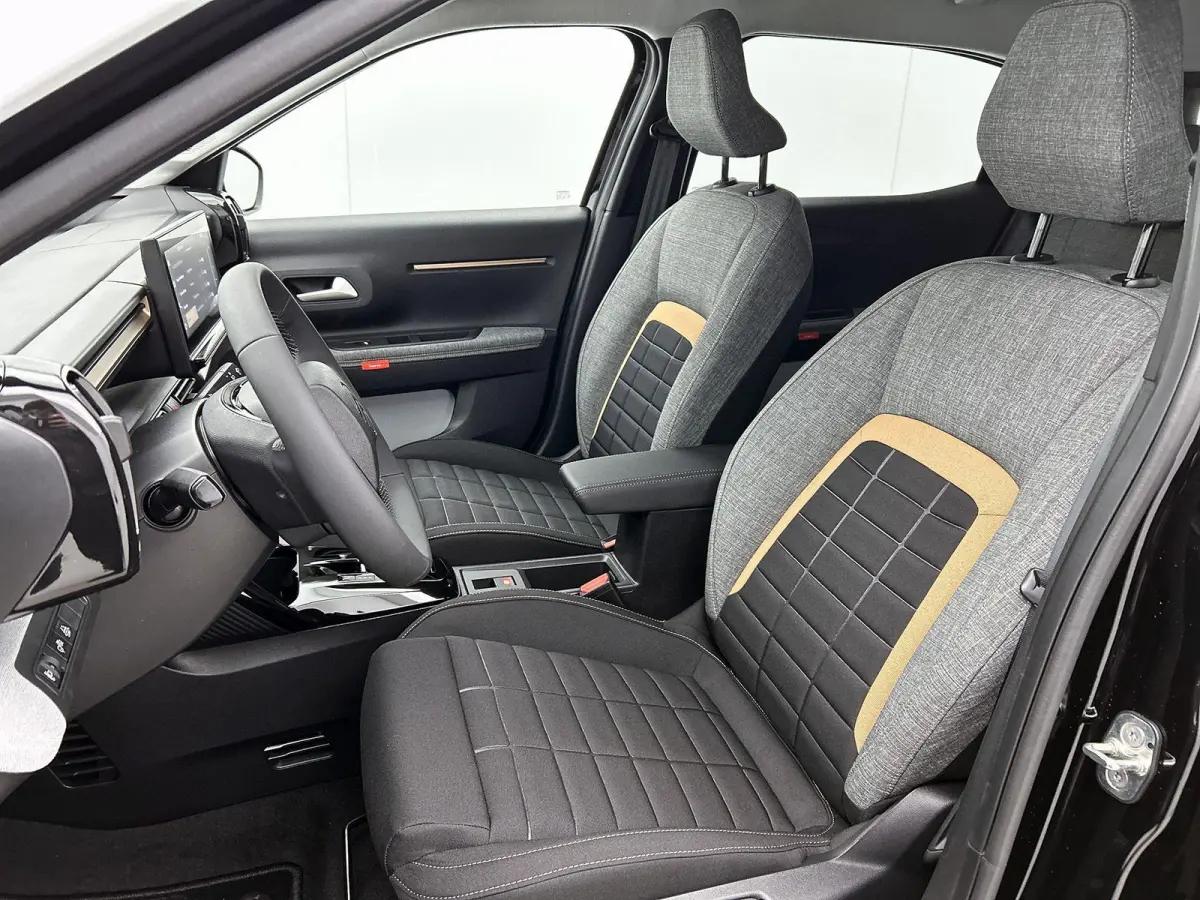 SUV Plus Hybrid 145pk Automaat | Zeer lage kilometerstand! | Navigatie via draadloze Apple Carplay / Android Auto | Achteruitrijcamera | Climate Control | Cruise Control | Parkeersensoren | 