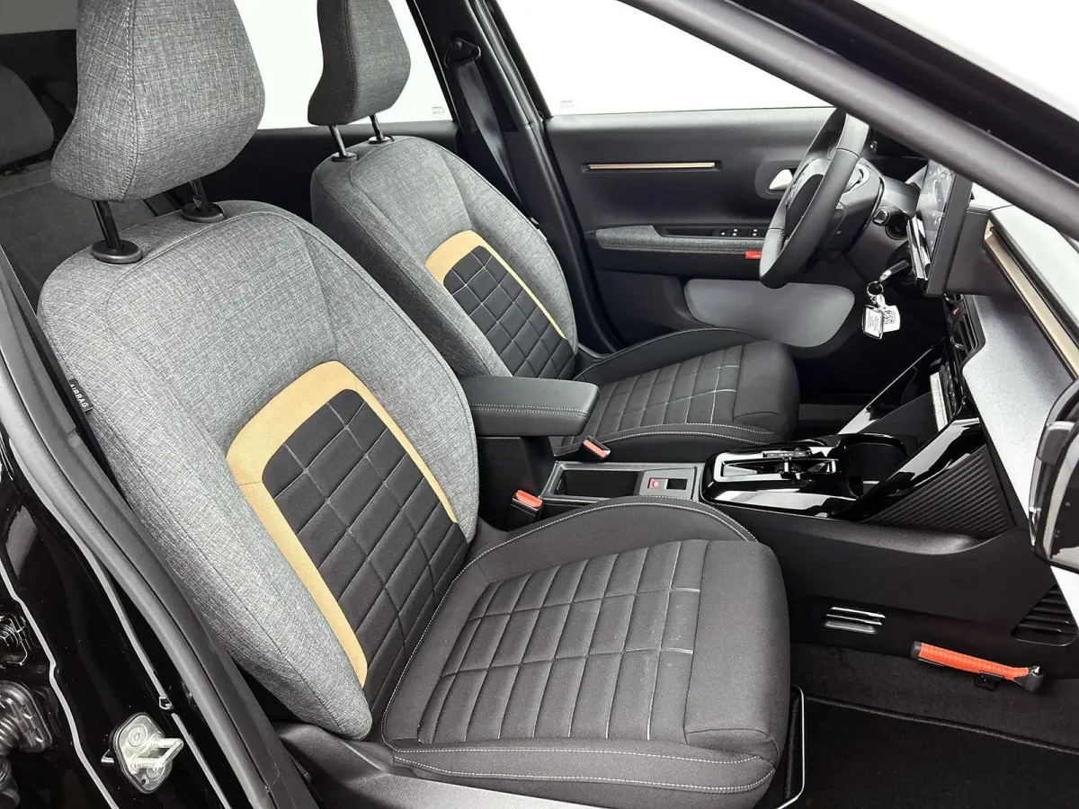 SUV Plus Hybrid 145pk Automaat | Zeer lage kilometerstand! | Navigatie via draadloze Apple Carplay / Android Auto | Achteruitrijcamera | Climate Control | Cruise Control | Parkeersensoren | 