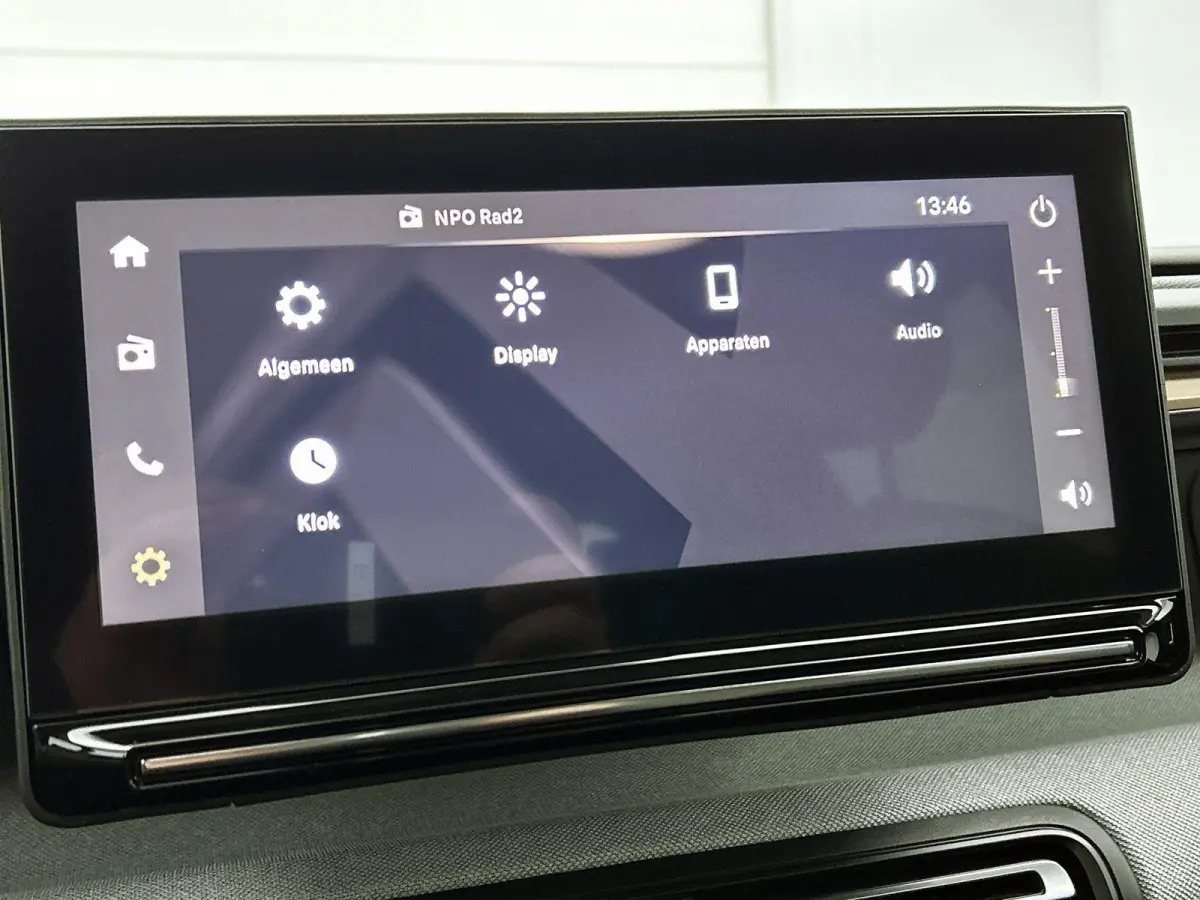 SUV Plus Hybrid 145pk Automaat | Zeer lage kilometerstand! | Navigatie via draadloze Apple Carplay / Android Auto | Achteruitrijcamera | Climate Control | Cruise Control | Parkeersensoren | 