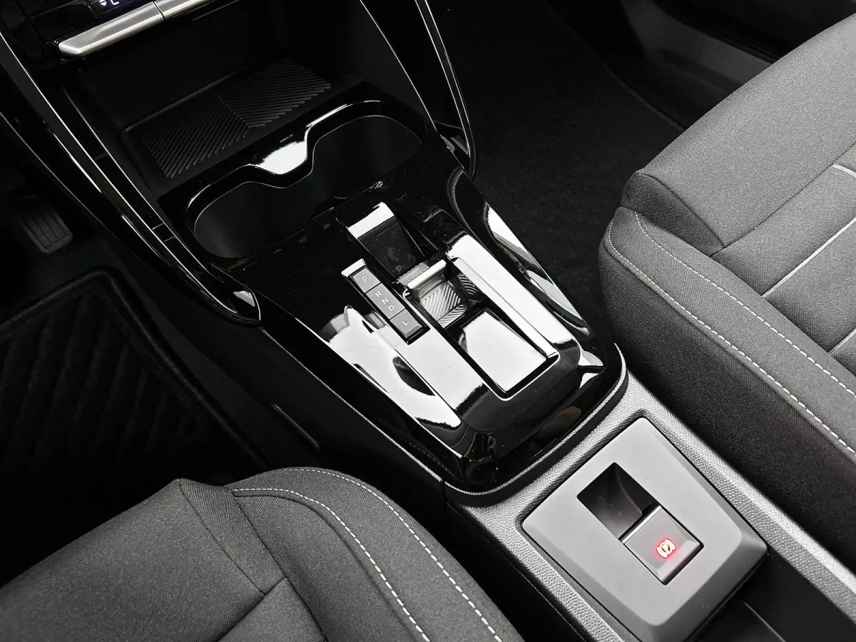 SUV Plus Hybrid 145pk Automaat | Zeer lage kilometerstand! | Navigatie via draadloze Apple Carplay / Android Auto | Achteruitrijcamera | Climate Control | Cruise Control | Parkeersensoren | 