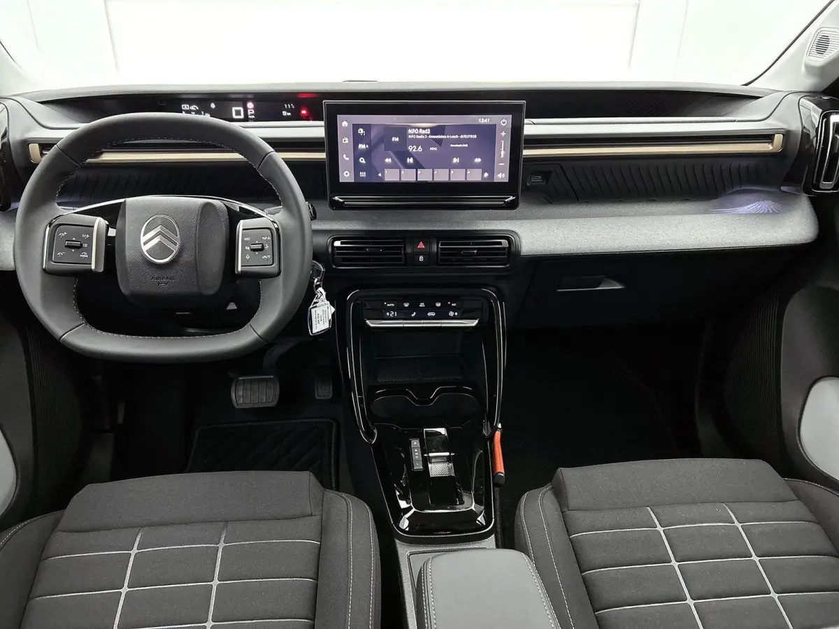 SUV Plus Hybrid 145pk Automaat | Zeer lage kilometerstand! | Navigatie via draadloze Apple Carplay / Android Auto | Achteruitrijcamera | Climate Control | Cruise Control | Parkeersensoren | 