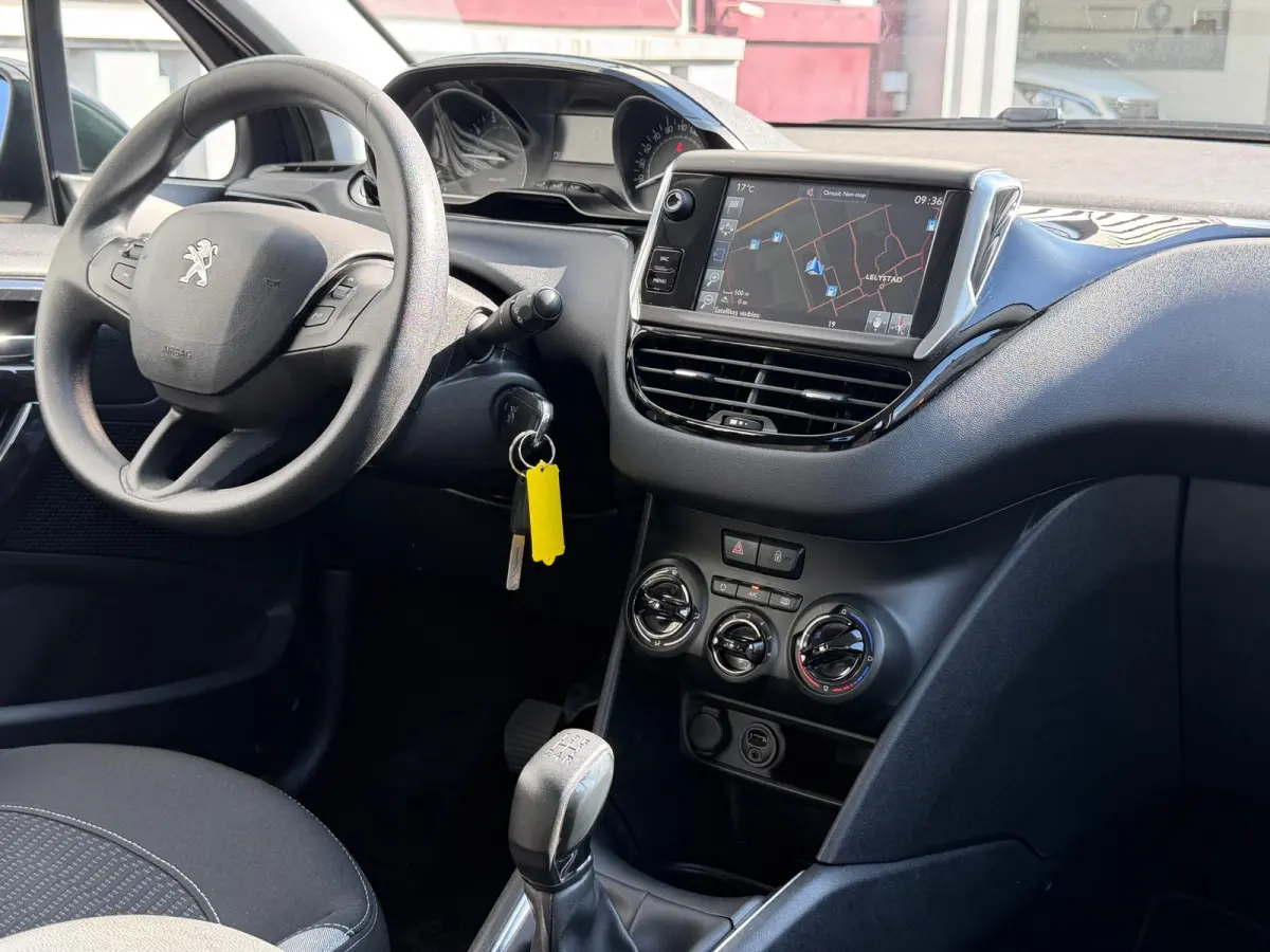 1.2 PureTech Blue Lion |2e Eigenaar|Airco|Cruise|Navi|PDC|ElektrischeRamen|DealerOnderhouden|Apk tot 13-08-2026|
