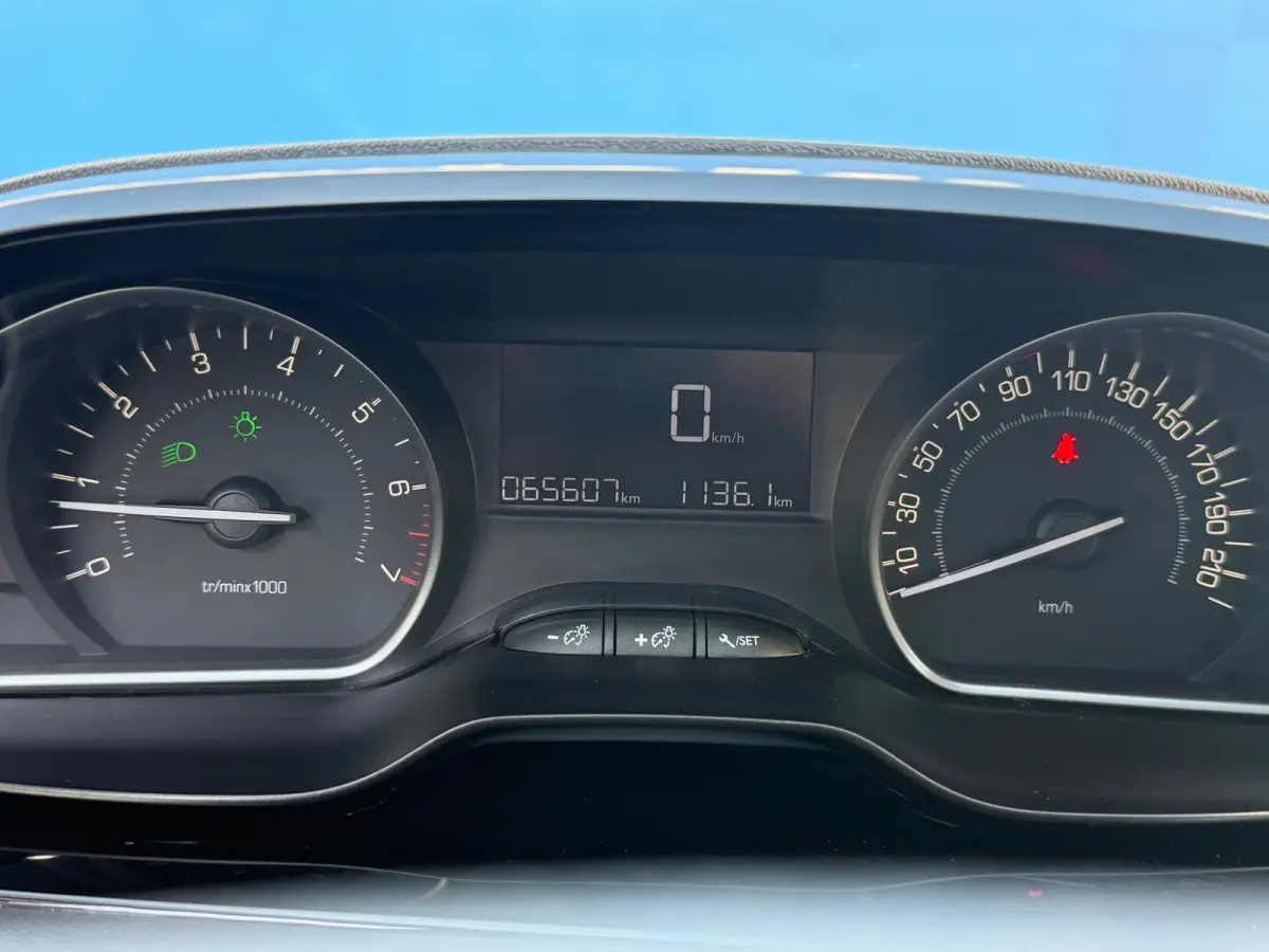 1.2 PureTech Blue Lion |2e Eigenaar|Airco|Cruise|Navi|PDC|ElektrischeRamen|DealerOnderhouden|Apk tot 13-08-2026|