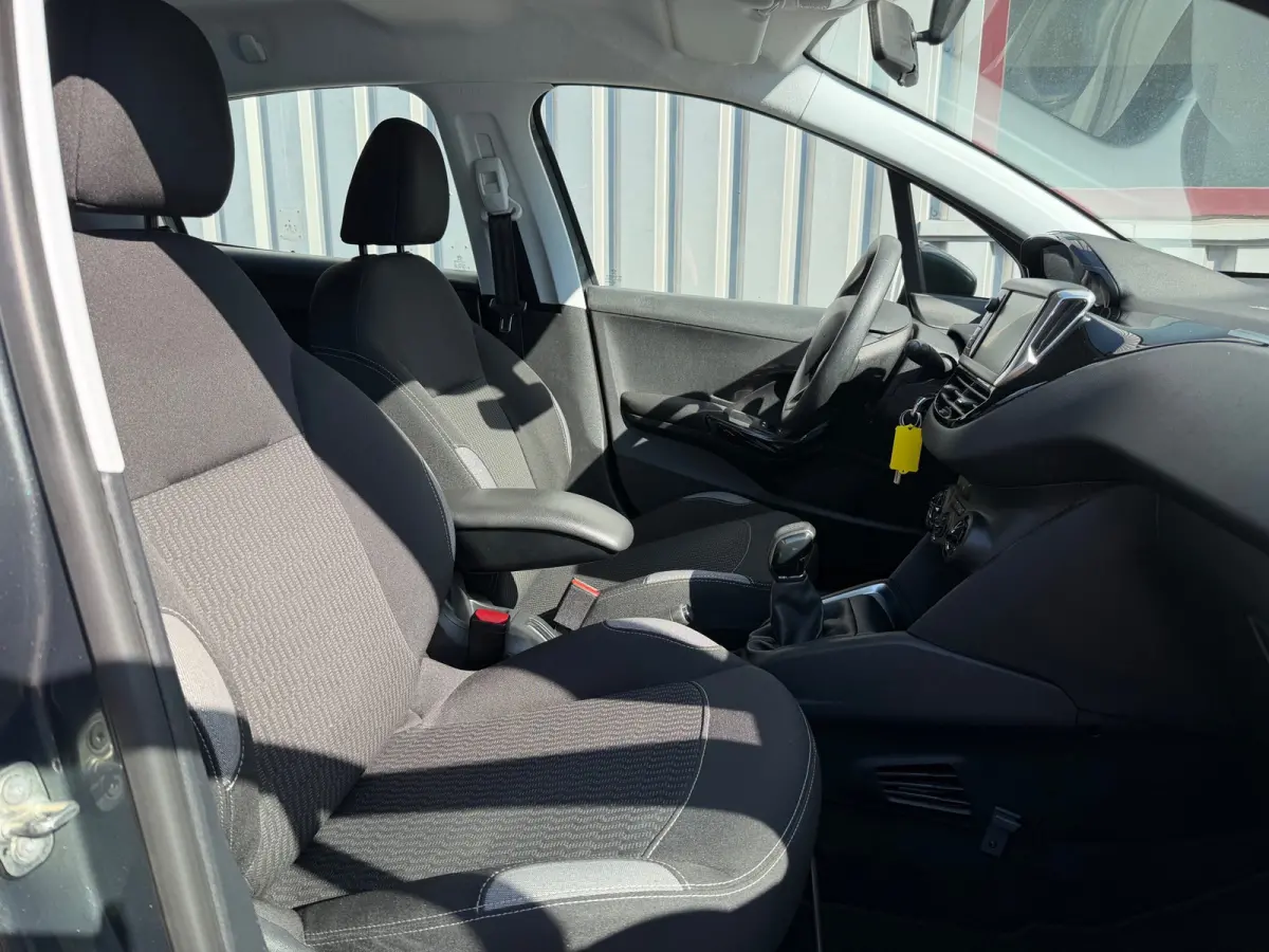 1.2 PureTech Blue Lion |2e Eigenaar|Airco|Cruise|Navi|PDC|ElektrischeRamen|DealerOnderhouden|Apk tot 13-08-2026|