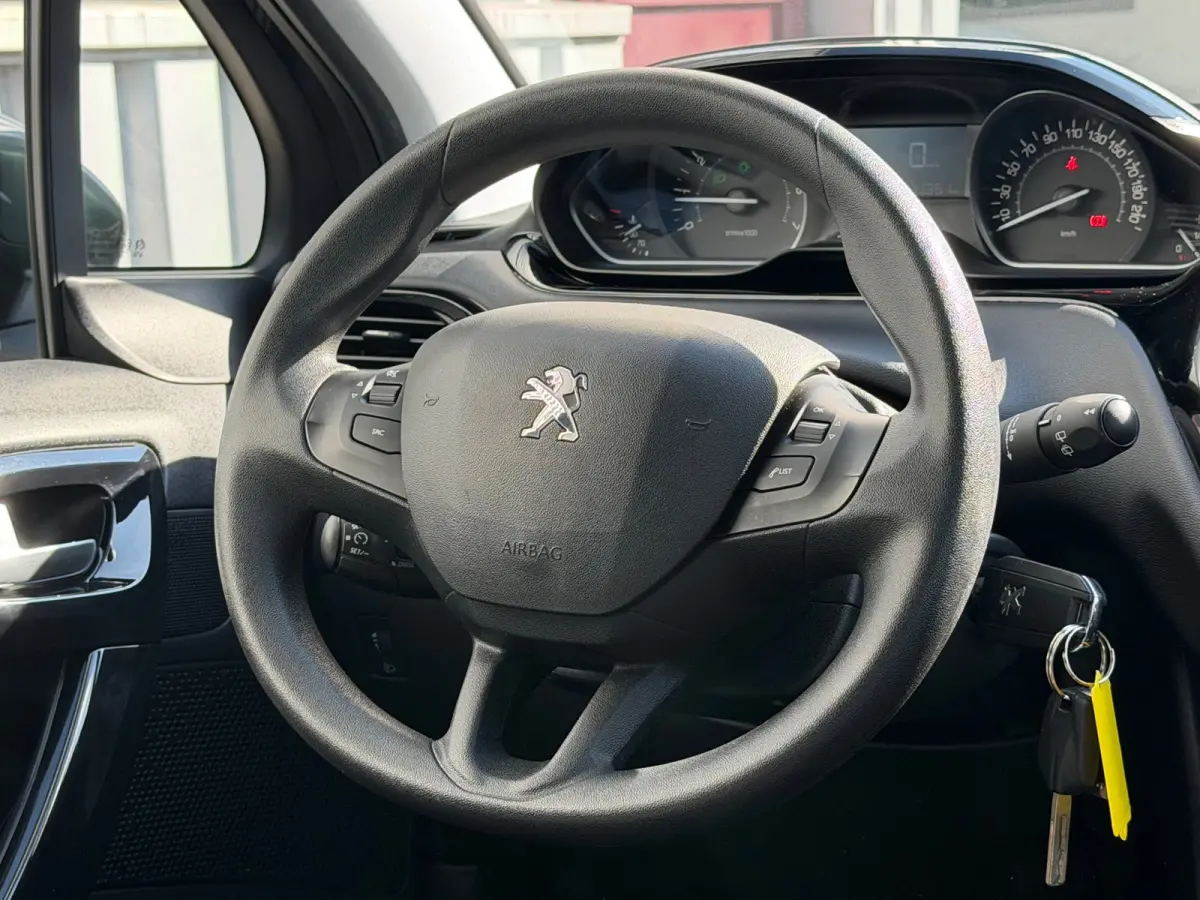 1.2 PureTech Blue Lion |2e Eigenaar|Airco|Cruise|Navi|PDC|ElektrischeRamen|DealerOnderhouden|Apk tot 13-08-2026|