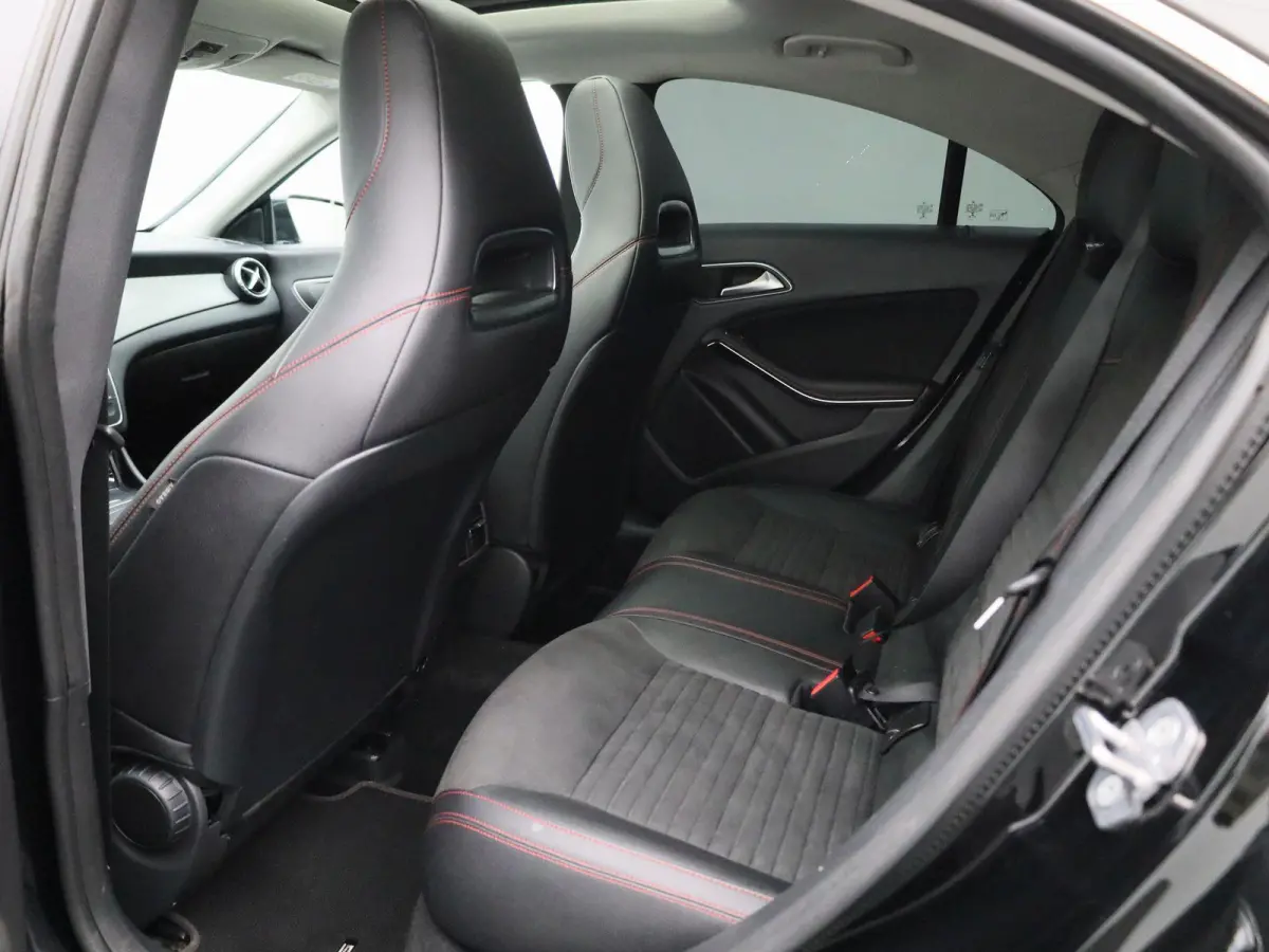 180 Business Solution AMG | Automaat | Panoramadak | Stoelverwarming | Camera  |