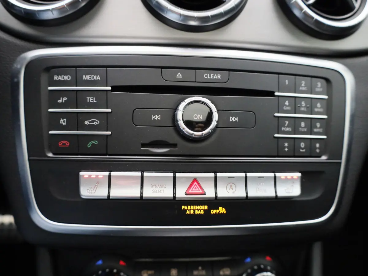 180 Business Solution AMG | Automaat | Panoramadak | Stoelverwarming | Camera  |