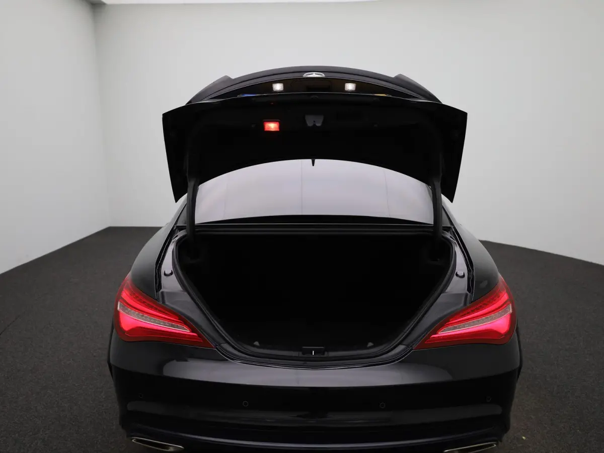 180 Business Solution AMG | Automaat | Panoramadak | Stoelverwarming | Camera  |