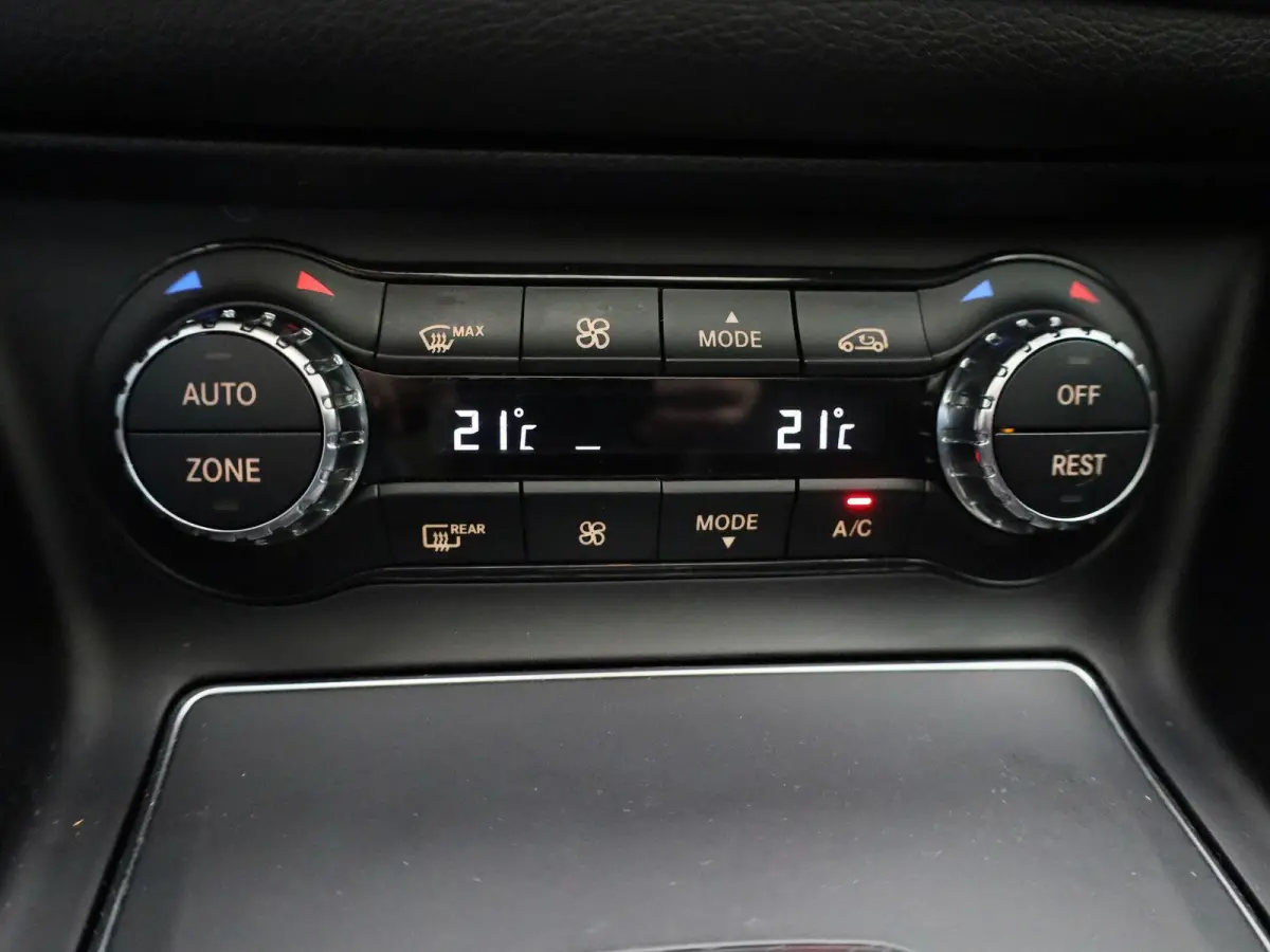 180 Business Solution AMG | Automaat | Panoramadak | Stoelverwarming | Camera  |
