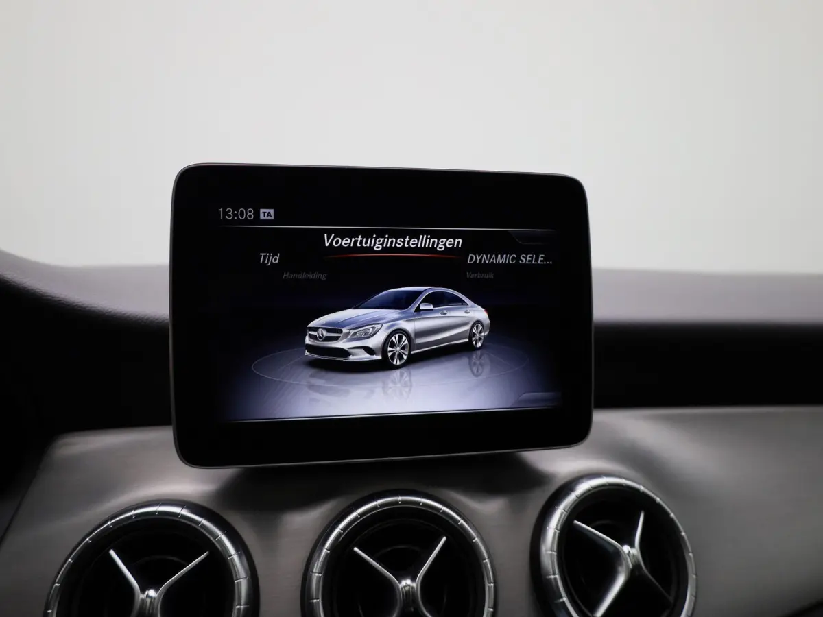 180 Business Solution AMG | Automaat | Panoramadak | Stoelverwarming | Camera  |