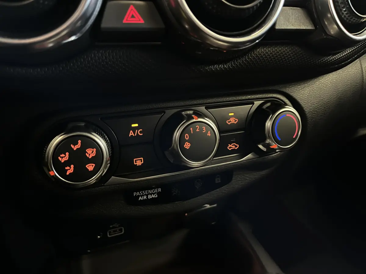 1.0 DIG-T 114pk Automaat Business Edition Navigatie Apple Carplay/ Android Auto Camera Cruise Control Parkeersensoren achter Airco
