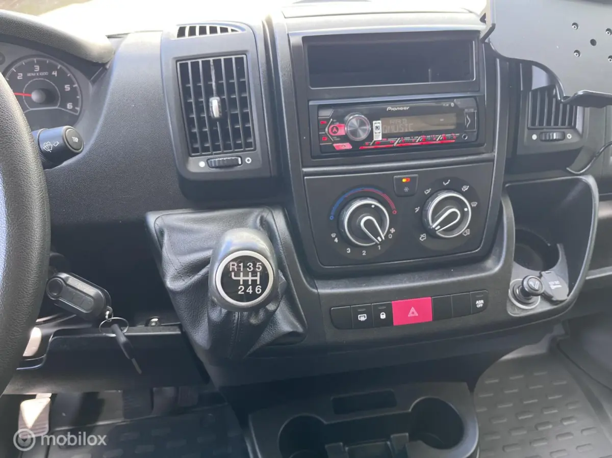 33 2.2 BlueHDi 120 L2H2 Control Economy