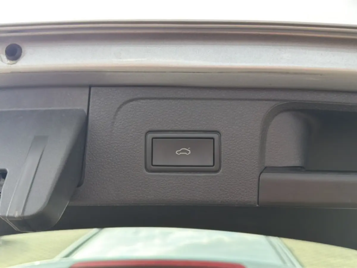 2.0 TDI BUSINESS TREKHAAK/CAMERA/ELEK-KLEP/IQ/ACC/STOEL+STUURVERW