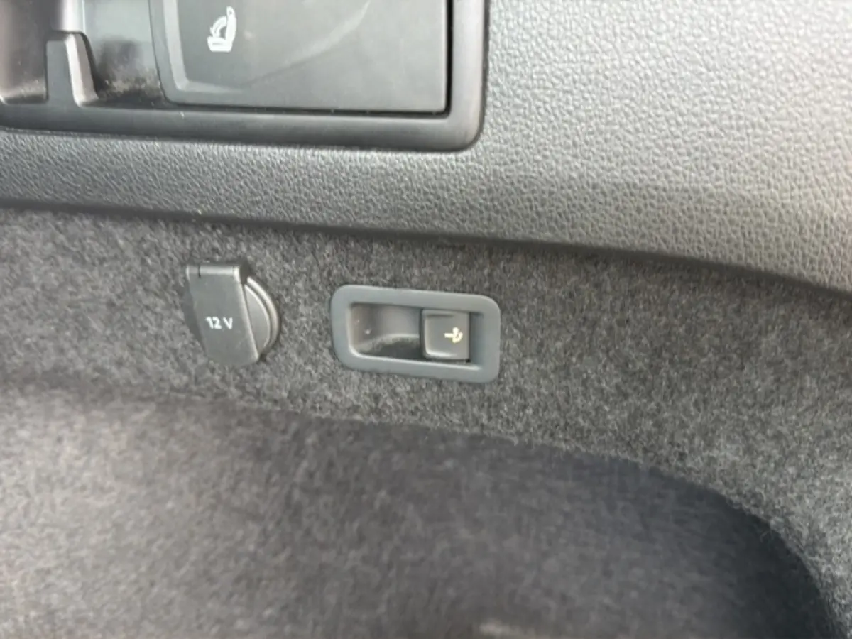 2.0 TDI BUSINESS TREKHAAK/CAMERA/ELEK-KLEP/IQ/ACC/STOEL+STUURVERW